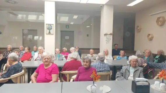 098cb206-2b3e-4ec0-b868-519bc3a7d36b (1)