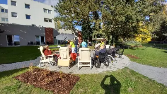 98a6bab4-b401-4e61-8127-868dd5953530