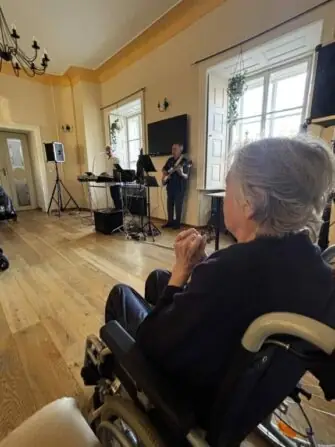 f3d3c109-5e5f-47d4-baff-1d16154f743e