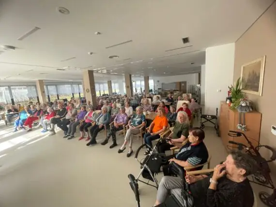 motion_photo_4393450671050257804