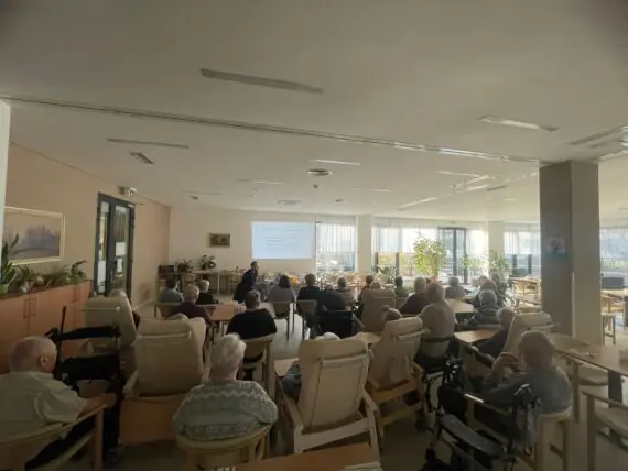 motion_photo_8990575621907196069