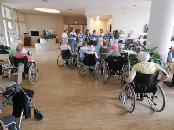 Kafky z náplafky přiletěly na Klamovku