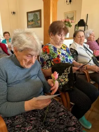 ea44220b-7eb1-4a8c-b30a-a2958990832f