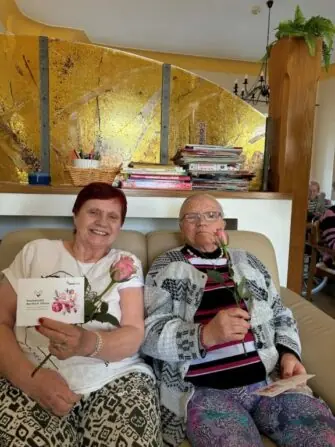 f2e748e5-d688-4c80-b476-80e53ff37665